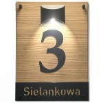 Tabliczka z numerem domu podświetlana solarna drewniana 30x40 