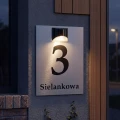 Tabliczka z numerem domu podświetlana solarna 30x40 wizualizacja3