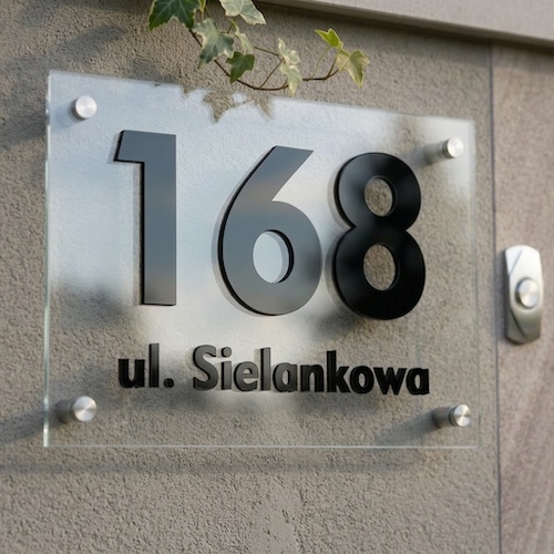 Tabliczki adresowe z plexi FLEXISTYLE